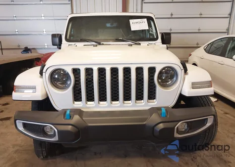 2023 Jeep Wrangler Sahara 4Xe z USA, uszkodzony, nr VIN 1C4JJXP6XPW641653